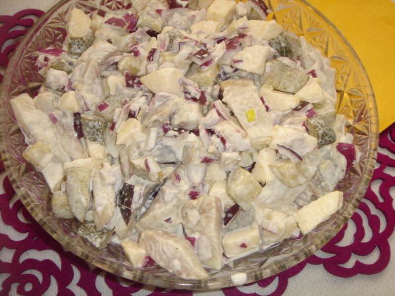 Śledziki w śmietanie z czerwoną cebulą i jabłkiem Śledziki w śmietanie z czerwoną cebulą i jabłkiem