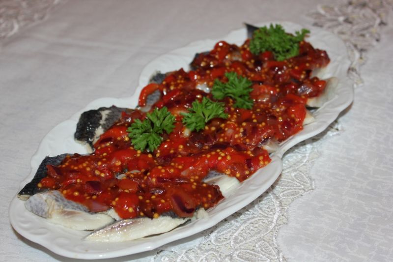 Śledziki z pieczoną papryką 