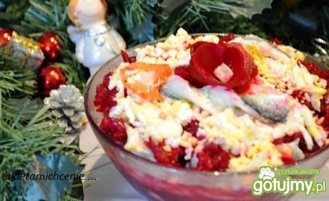 Śledziki z ziołami buraczkami i jabłkiem