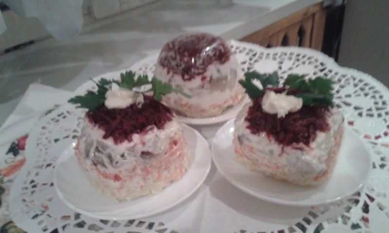 Śledziowa sałatka z buraczkami