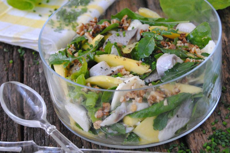 Śledziowa sałatka z mango