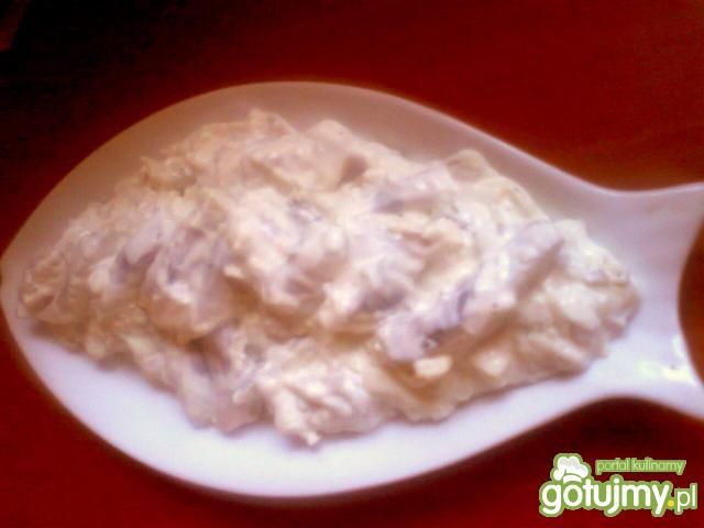 Śledziowa sałatka z ogórkiem i jabłkiem