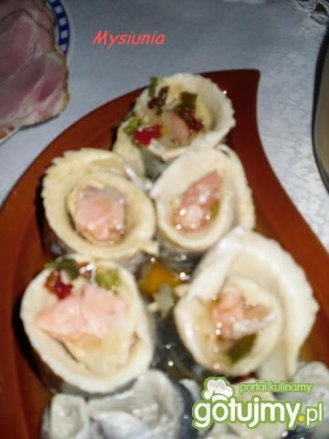 Śledziowe koreczki z łososiem