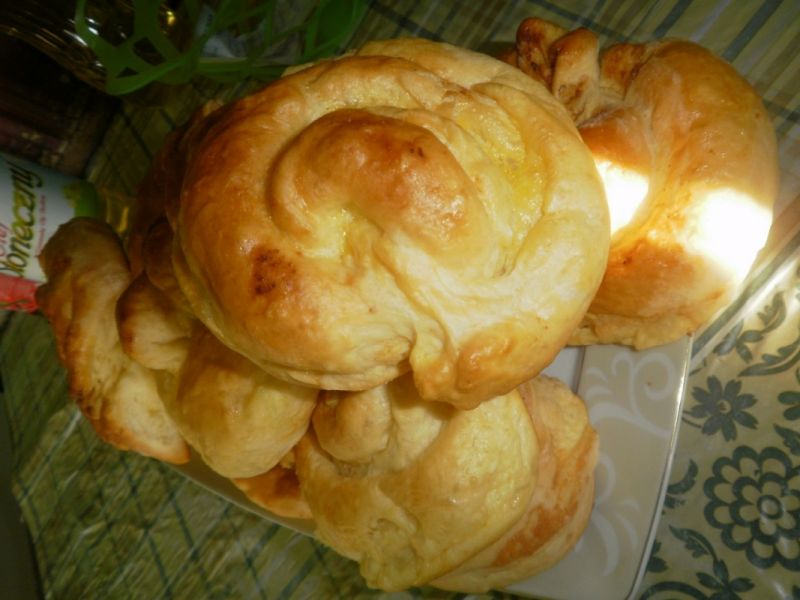 Ślimaczki drożdżowe z serem