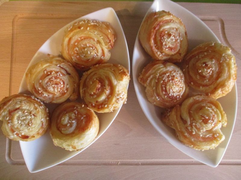 Ślimaczki łososiowe z sezamem Ślimaczki łososiowe z sezamem