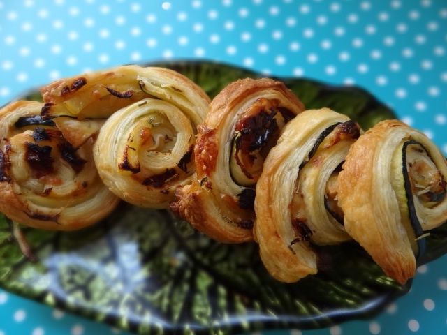 Ślimaczki z ciasta francuskiego z cukinią Ślimaczki z ciasta francuskiego z cukinią
