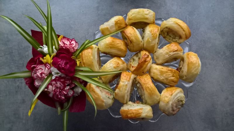 Ślimaczki z ciasta francuskiego z łososiem