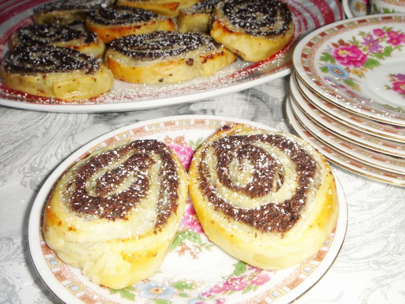 Ślimaczki z ciasta francuskiego z masą makową