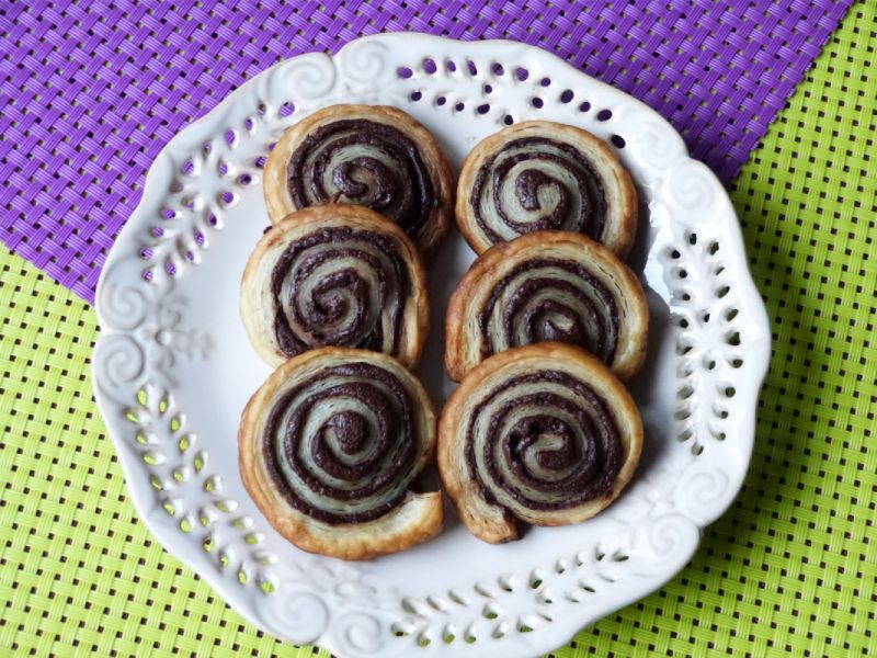 Ślimaczki z czekoladą z ciasta francuskiego