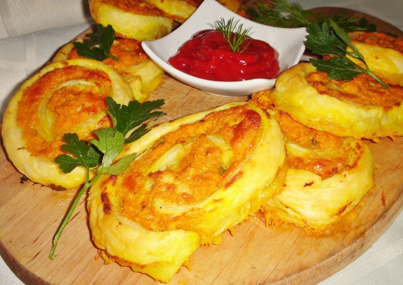 Ślimaczki z marchewką, cheddarem i mozzarellą Ślimaczki z marchewką, cheddarem i mozzarellą