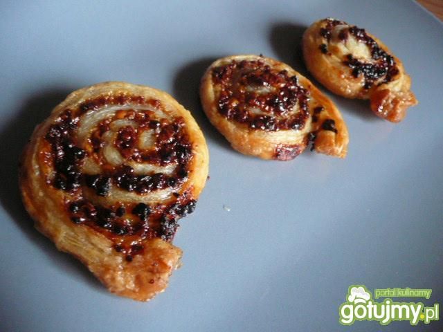 Ślimaczki z miodem i orzechami