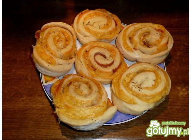 Ślimaczki z serem i szynką