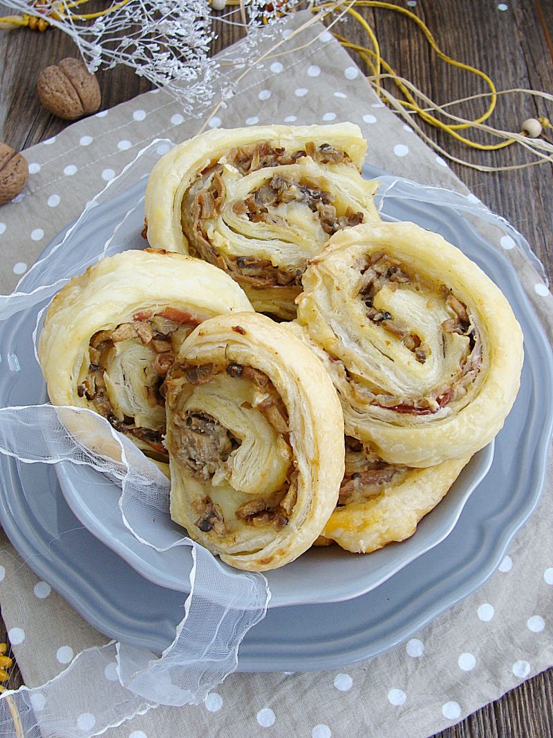 Ślimaczki z szynką i serem camembert