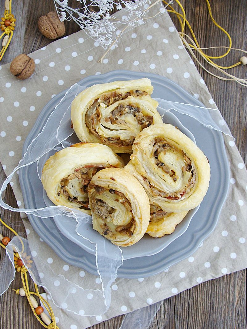 Ślimaczki z szynką i serem camembert