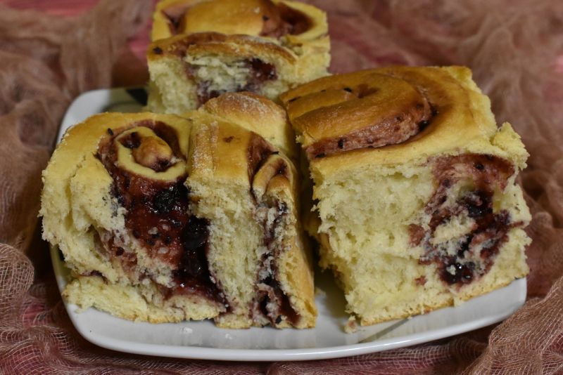 Ślimaczkowa drożdżówka z powidłami