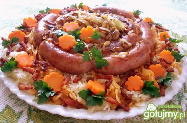 Ślimak z białej kiełbasy na kapuście  Ślimak z białej kiełbasy na kapuście