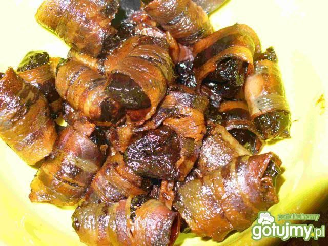 Śliwka suszona w boczku Śliwka suszona w boczku