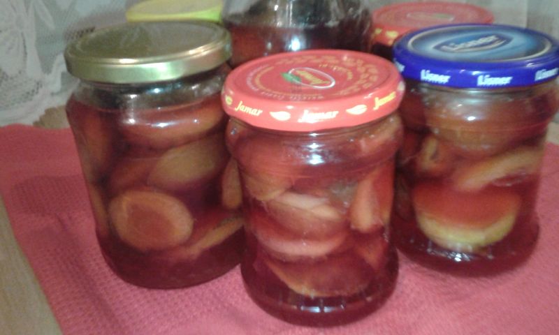 Śliwki w syropie Śliwki w syropie