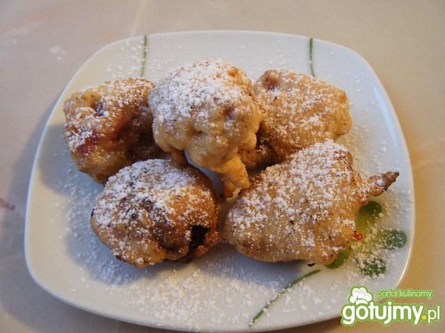 Śliwki węgierki w cieście Śliwki węgierki w cieście