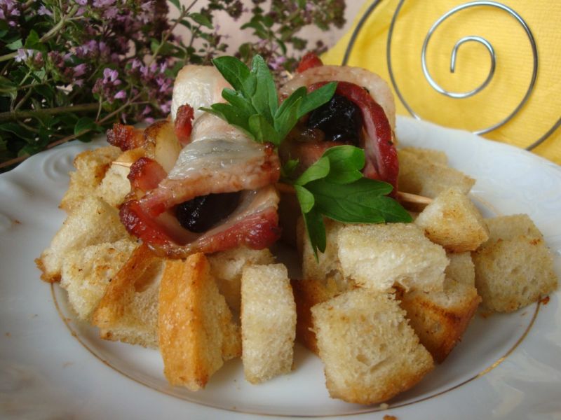 Śliwki zapiekane w boczku