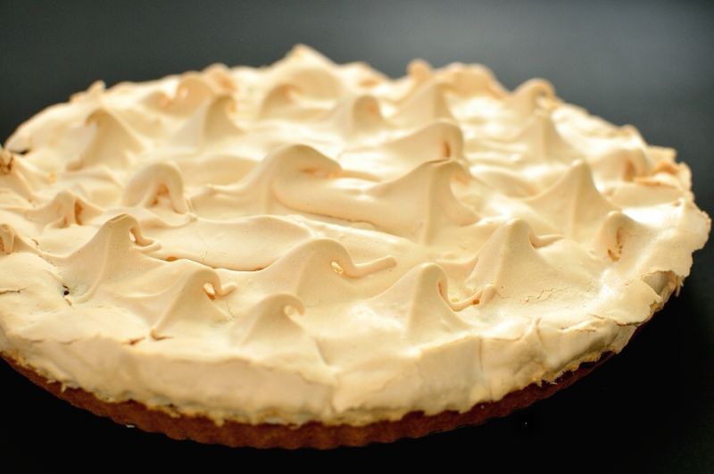 Śliwkowa tarta z bezą