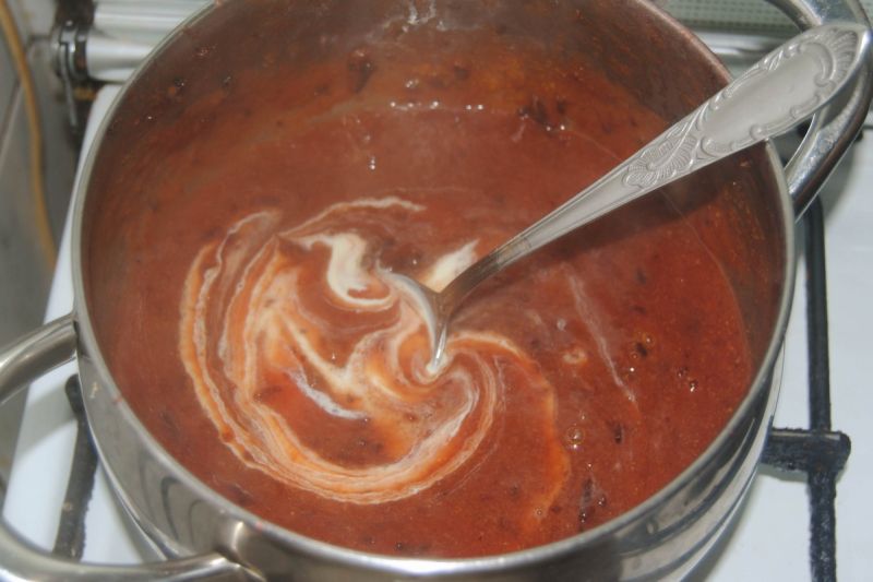 Śliwkowa zupa z naleśnikiem 
