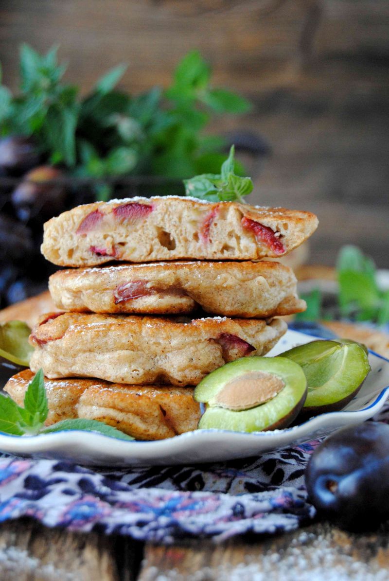 Śliwkowe racuszki na maślance Śliwkowe racuszki na maślance