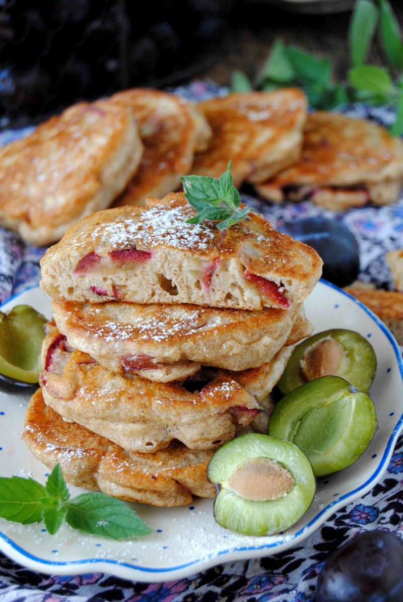 Śliwkowe racuszki na maślance Śliwkowe racuszki na maślance