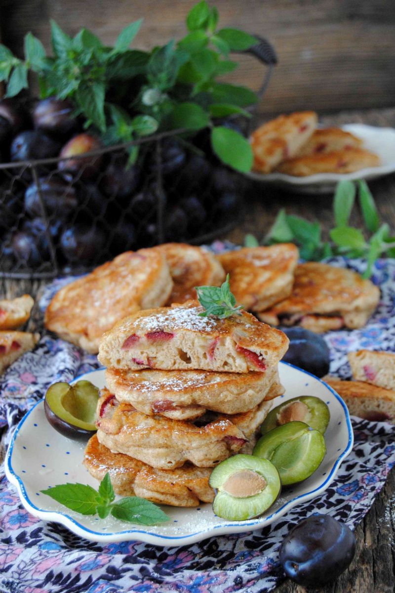 Śliwkowe racuszki na maślance Śliwkowe racuszki na maślance