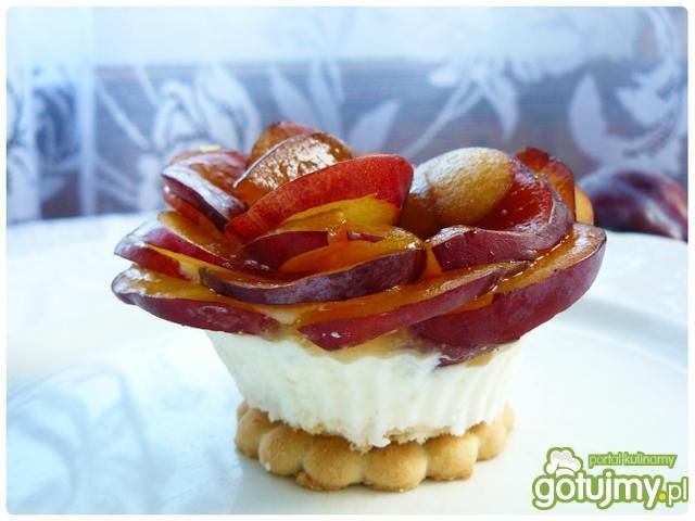 Śliwkowe serniczki w koronie Śliwkowe serniczki w koronie