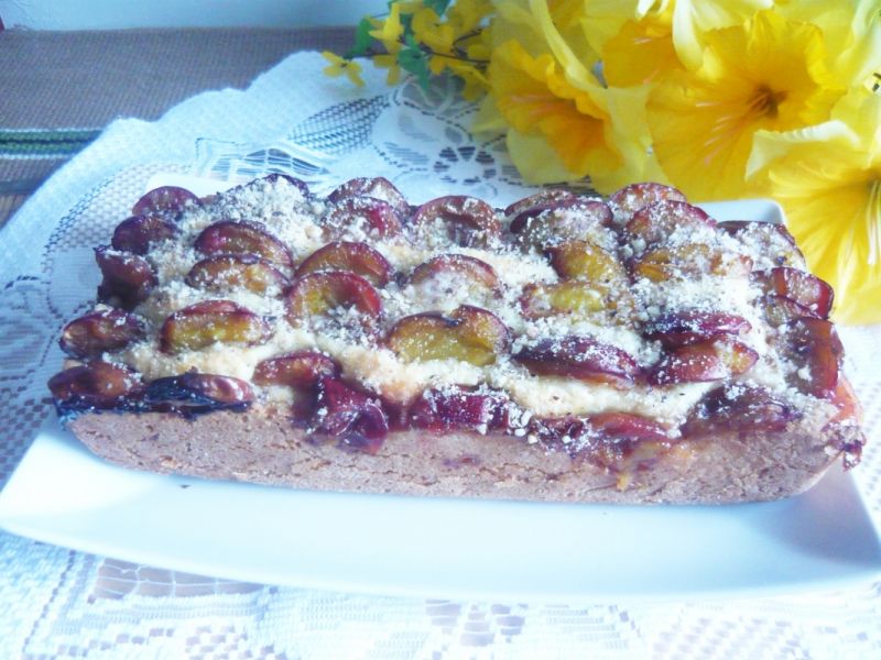 Śliwkowe z posypką orzechową