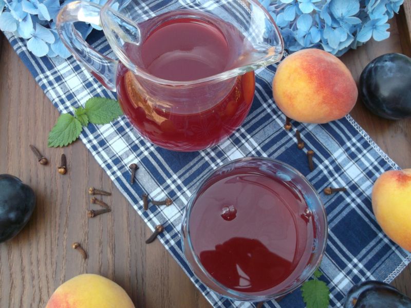 Śliwkowo-brzoskwiniowy kompot Śliwkowo-brzoskwiniowy kompot