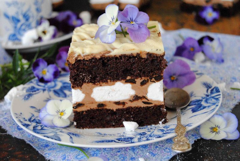 Śliwkowo- czekoladowy  bezowiec