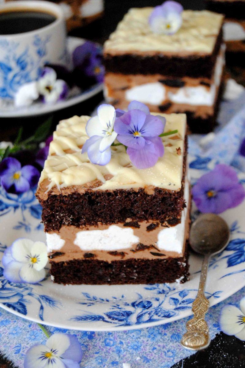 Śliwkowo- czekoladowy  bezowiec