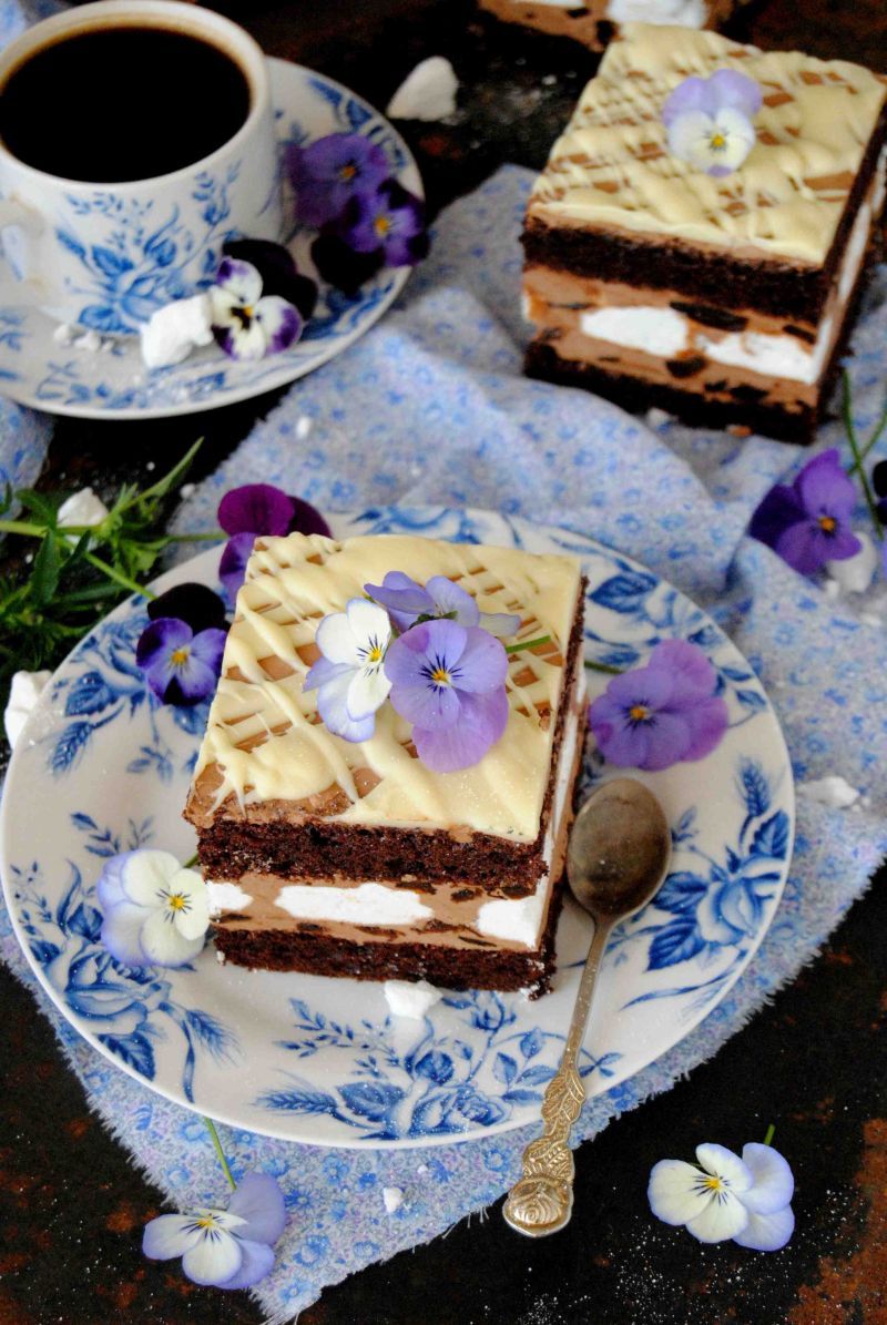 Śliwkowo- czekoladowy  bezowiec