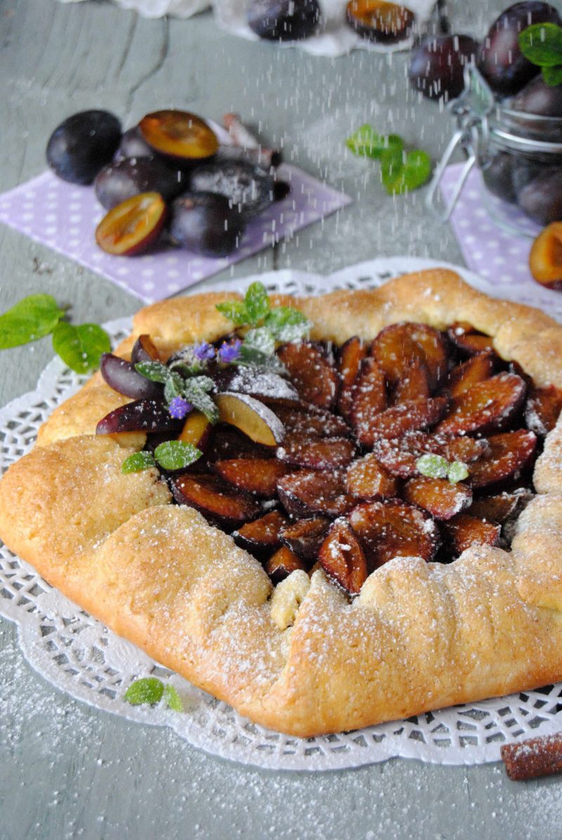 Śliwkowo- truskawkowa tarta rustykalna Śliwkowo- truskawkowa tarta rustykalna