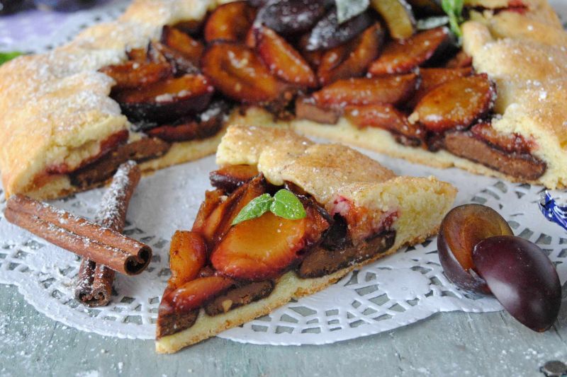 Śliwkowo- truskawkowa tarta rustykalna Śliwkowo- truskawkowa tarta rustykalna