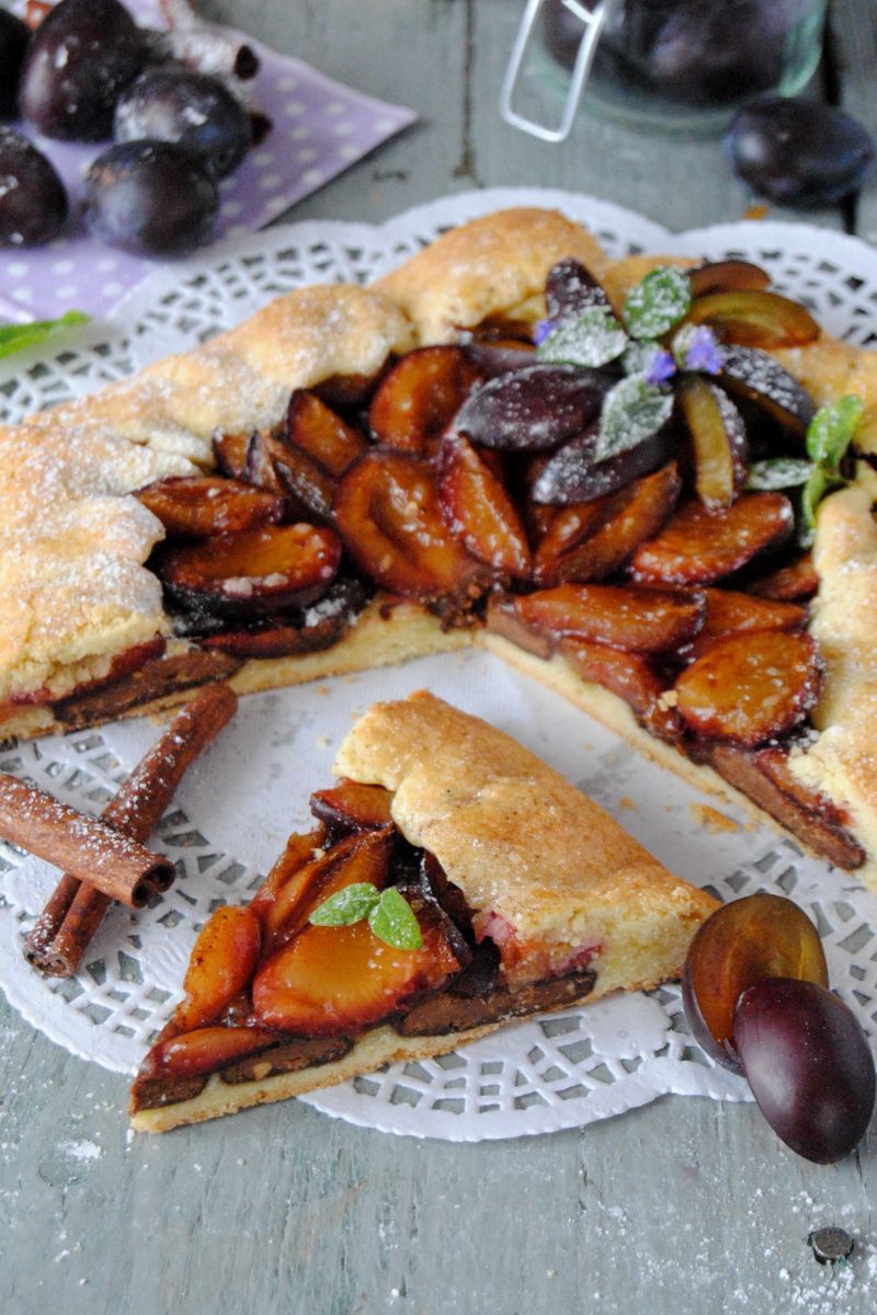 Śliwkowo- truskawkowa tarta rustykalna Śliwkowo- truskawkowa tarta rustykalna