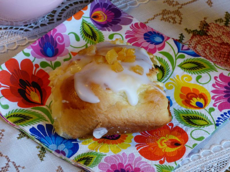 Słodka bułka z serem