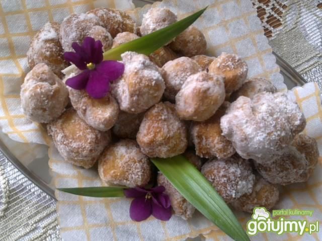 Słodka przekąska z ciasta na pizzę 