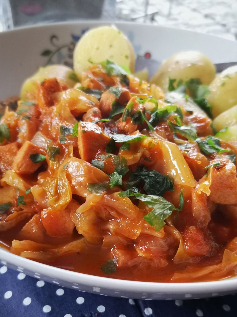 Słodki bigos z kabanosami Słodki bigos z kabanosami