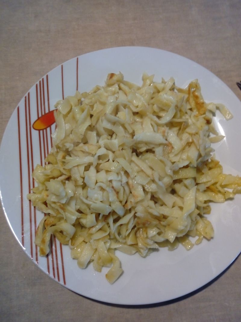 Słodki makaron domowy smażony Słodki makaron domowy smażony