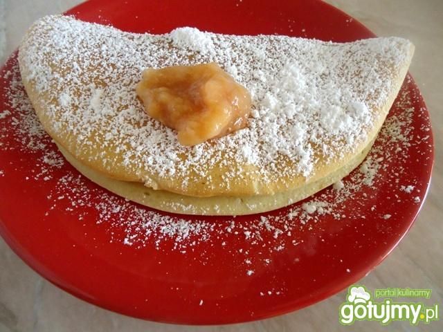 Słodki omlet z jabłkami