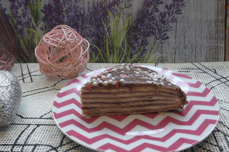 Słodki tort naleśnikowy