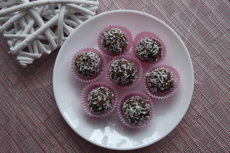 Słodkie kulki daktylowo-kokosowe 