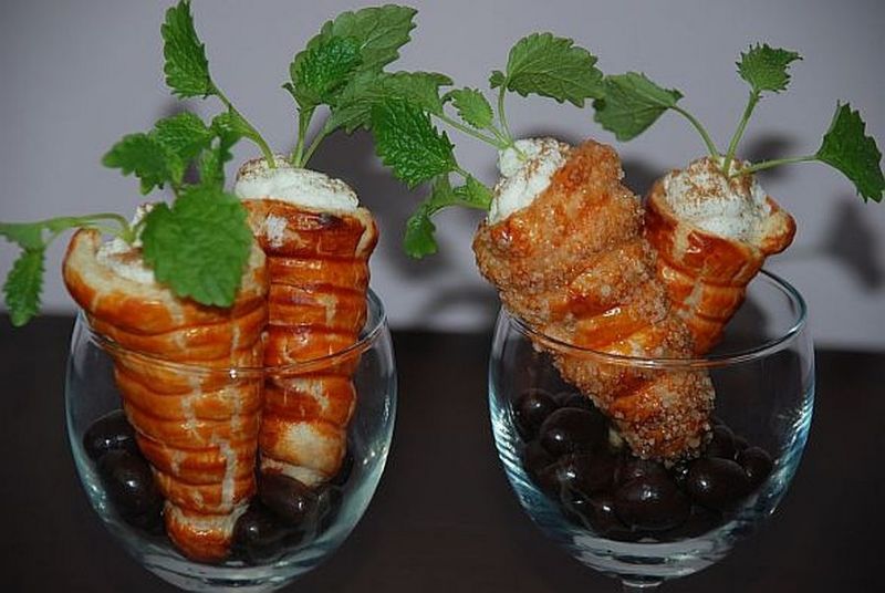 Słodkie marchewki z bitą śmietaną 