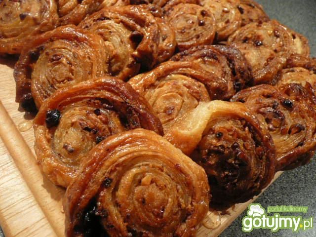 Słodkie ślimaczki na cieście francuskim