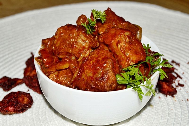 slodko-pikantny gulasz z dodatkiem dżemu truskawka slodko-pikantny gulasz z dodatkiem dżemu truskawka