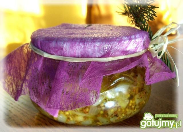 Słoiczek śledzi korzennych.