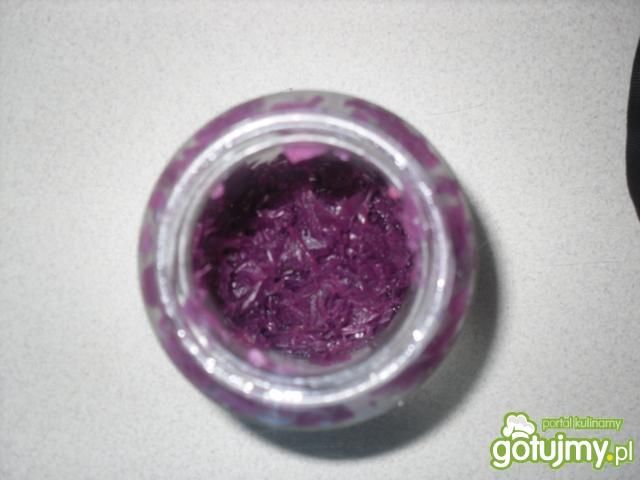 Słoiczkowa kapustka czerwona z jabłkiem. Słoiczkowa kapustka czerwona z jabłkiem.